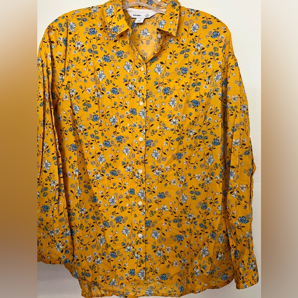 Sunny and Vibrant Old Navy Yellow Floral Long Sleeve Button down shirt Size M